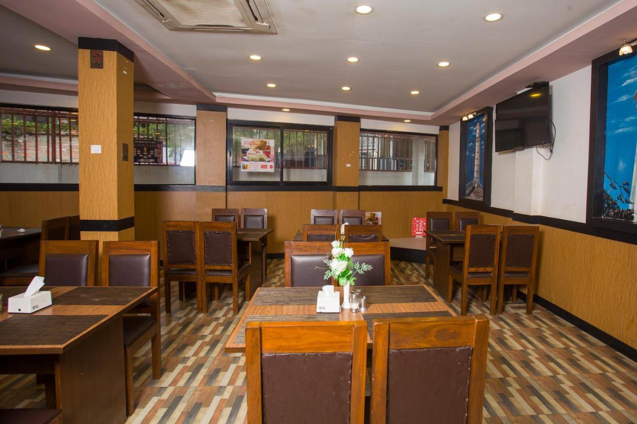 Oyo 104 Hotel Baltic Inn Kathmandu Exteriör bild